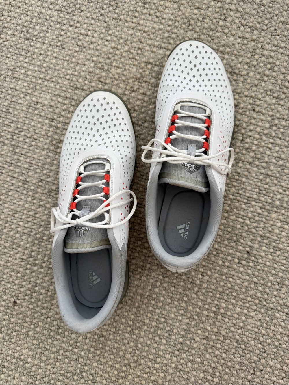 Women’s golf shoe
